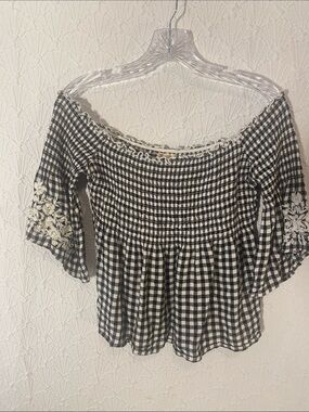 Hollister Black & White Gingham Off-Shoulder Blouse Size Medium Cabincore Spirit